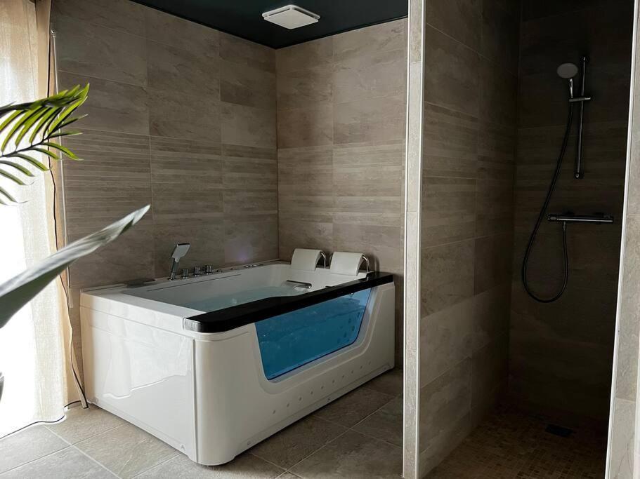 Scorfel Lodge, Iconic, Spa, Sauna & Terrasse Trégastel المظهر الخارجي الصورة